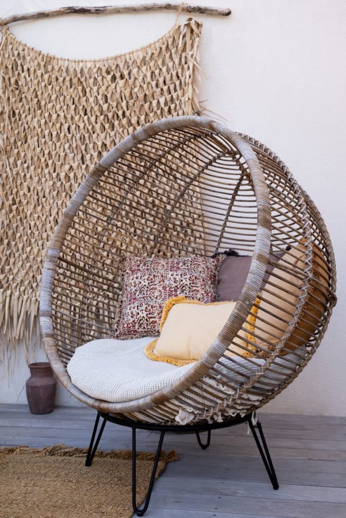 Coin cosy d'inspiration bohème imaginé par décoratrice intérieur Annecy