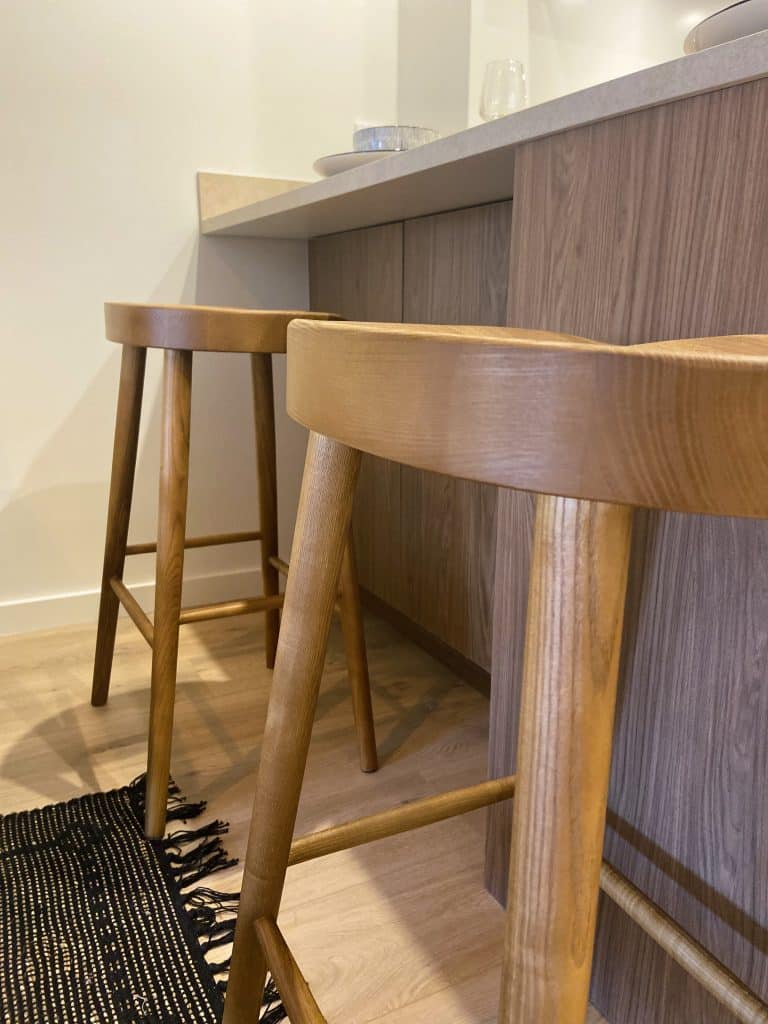 tabouret bois cuisine après rénovation architecte intérieur Annecy